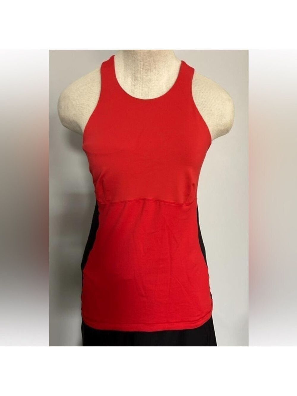 Lululemon Top X Back Tank
Shelf Bra Athletic Black Red 8